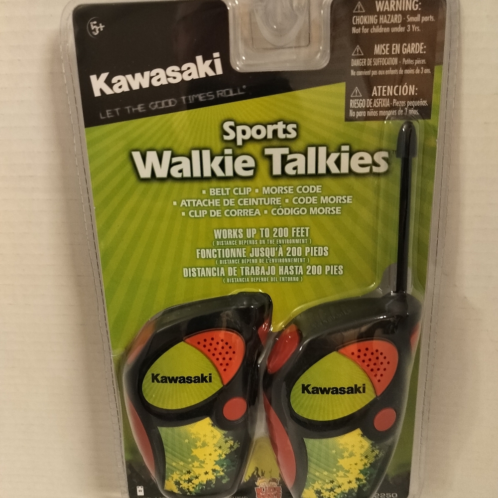 SPORTS WALKIE TALKIES - KAWASAKI #22250 WITH BELT CLIPS UP TO 200 FT NEW SEALED